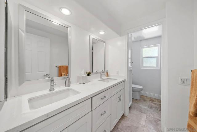 17221 Cloudcroft Dr, Poway CA: https://media.crmls.org/mediaz/67757a12-6192-48da-a7ec-5102d581a017.jpg