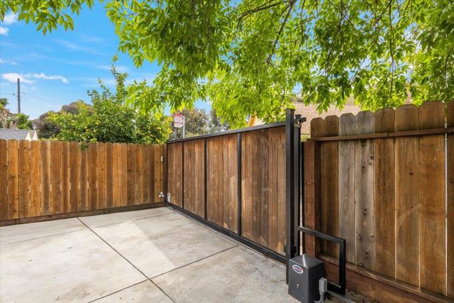 220 Lindbergh Street, San Mateo CA: https://media.crmls.org/mediaz/6775d64c-93fa-4dea-b370-f273e0a254fa.jpg