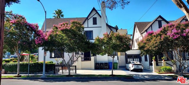 5076 Lemon Grove Avenue, Los Angeles CA: https://media.crmls.org/mediaz/6776b7f6-7987-4577-a841-1f66aa49e26c.jpg