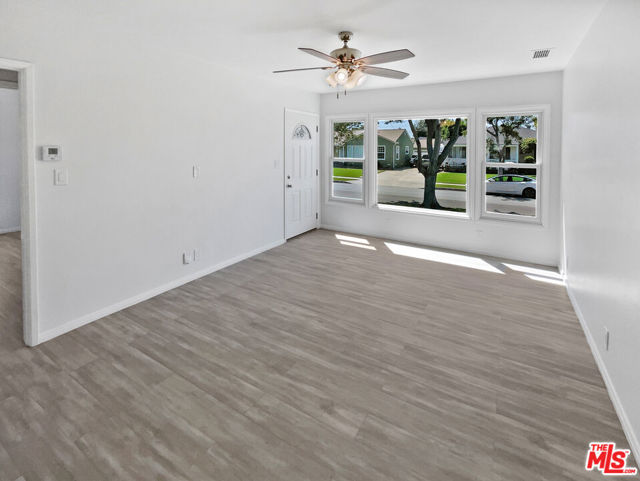 5722 Hazelbrook Avenue, Lakewood CA: https://media.crmls.org/mediaz/677799f6-5a65-42cc-a7f3-fffb8f4bcb1b.jpg