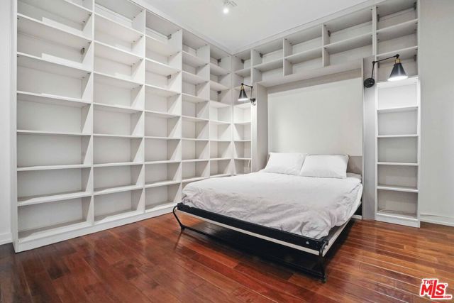 801 S Grand Avenue, Los Angeles CA: https://media.crmls.org/mediaz/6777ce55-fac5-4f00-af17-18b0760536eb.jpg