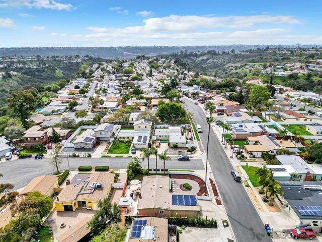 3031 Larkin Pl, San Diego CA: https://media.crmls.org/mediaz/67782e01-951f-4c02-8ae6-2dd7a472763d.jpg