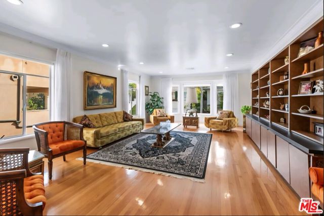 10529 Ashton Avenue, Los Angeles CA: https://media.crmls.org/mediaz/67785b2c-b547-43cd-93e9-1bde7da3d0f7.jpg