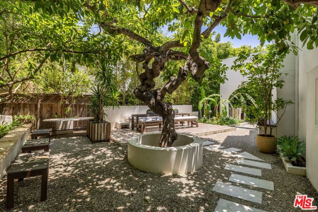 8249 Marmont Lane, Los Angeles CA: https://media.crmls.org/mediaz/67788c8f-3591-425a-bc12-a8537d1d472f.jpg