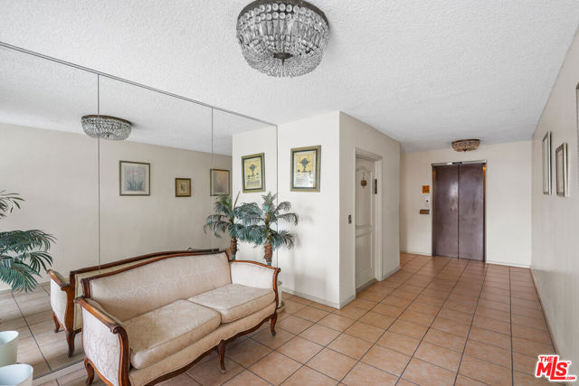1045 S Bedford Street, Los Angeles CA: https://media.crmls.org/mediaz/6778ae9d-6201-47c2-a50e-862e1c47193d.jpg