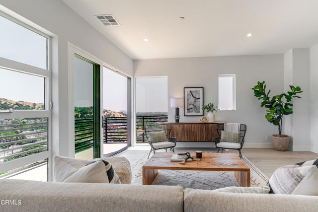 3874 W Point Drive, Los Angeles CA: https://media.crmls.org/mediaz/677911a2-6561-4ddb-9fdf-b3ebb1c75a6f.jpg