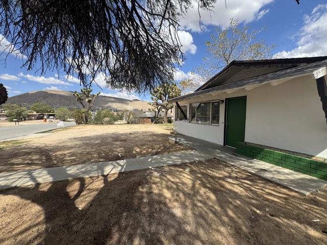 7421 Bannock Trail, Yucca Valley CA: https://media.crmls.org/mediaz/67792702-1ce7-45b0-b764-5e4ccc2fcddd.jpg