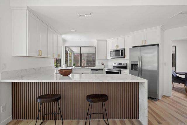 Detail Gallery Image 4 of 37 For 8975 Lawrence Welk Dr, Escondido,  CA 92026 - 2 Beds | 2 Baths