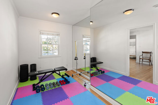 605 Palisades Beach Road, Santa Monica CA: https://media.crmls.org/mediaz/6779811e-e54a-4f41-bc83-886f24a46beb.jpg