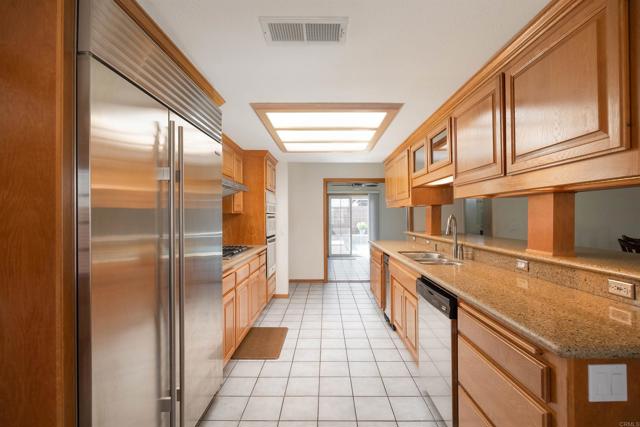Detail Gallery Image 8 of 28 For 1010 Ellen Ln, El Cajon,  CA 92019 - 4 Beds | 2 Baths