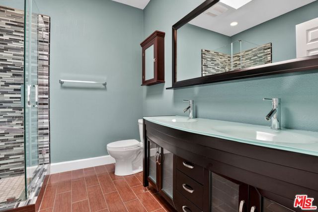 11112 La Maida Street, 14 photo 8
