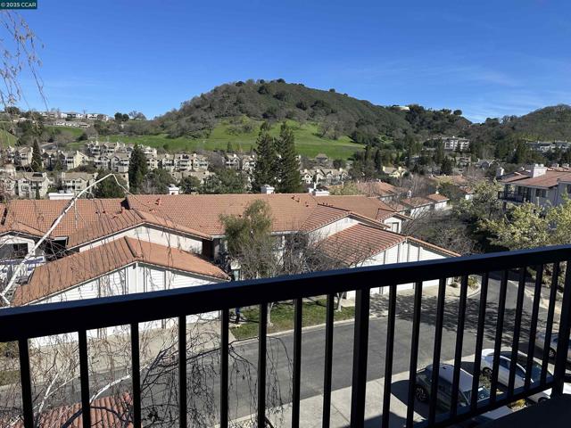 4329 Terra Granada Drive, Walnut Creek CA: https://media.crmls.org/mediaz/6779f2a2-d406-40c9-b004-b2d84a48148b.jpg