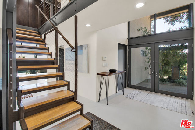 9892 BEVERLY GROVE Drive, Beverly Hills CA: https://media.crmls.org/mediaz/6779f9cb-58bc-49fe-835e-fea162e2d807.jpg