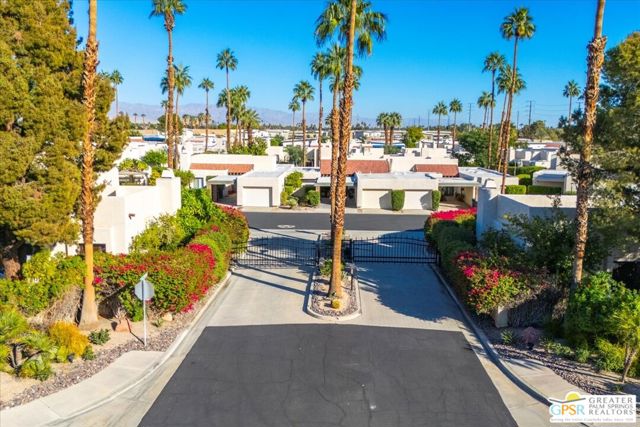1678 Paseo De La Palma, Palm Springs CA: https://media.crmls.org/mediaz/6779fc06-9659-43c0-bb52-590beee671be.jpg