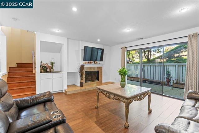 2552 Treeside Way, Richmond CA: https://media.crmls.org/mediaz/677a202c-93ff-4fd8-96ac-03b07f44106f.jpg