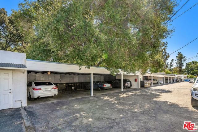 5300 Radford Avenue photo 8
