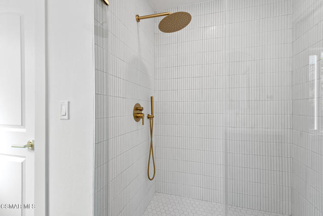 1251 Calle Las Casas, Thousand Oaks CA: https://media.crmls.org/mediaz/677a463f-5870-46b0-8551-6a3dea4c60f4.jpg