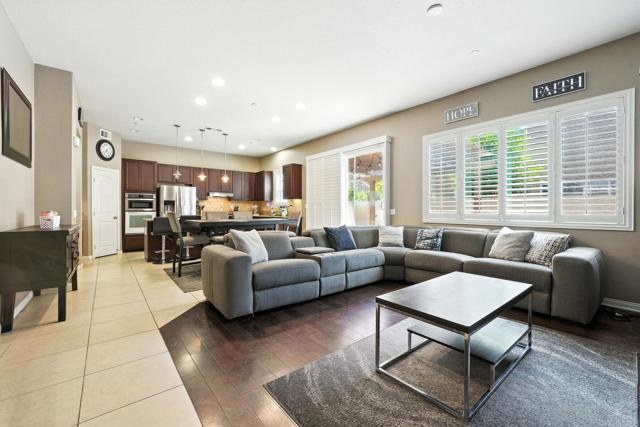 Detail Gallery Image 2 of 48 For 1528 Carpinteria St, Chula Vista,  CA 91913 - 5 Beds | 4 Baths