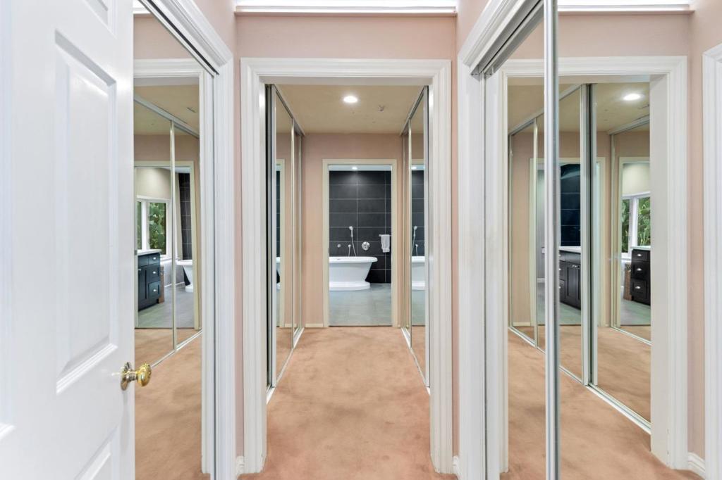 https://media.crmls.org/mediaz/677bf163-4491-46e7-b144-cb74134e49ea.jpg?preset=X-Large