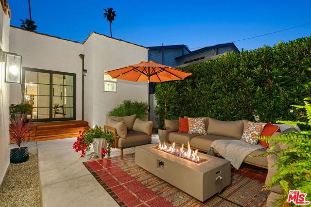 3864 3rd Avenue, Los Angeles CA: https://media.crmls.org/mediaz/677c0ddb-9cd2-4123-9aae-0556c183fc0c.jpg