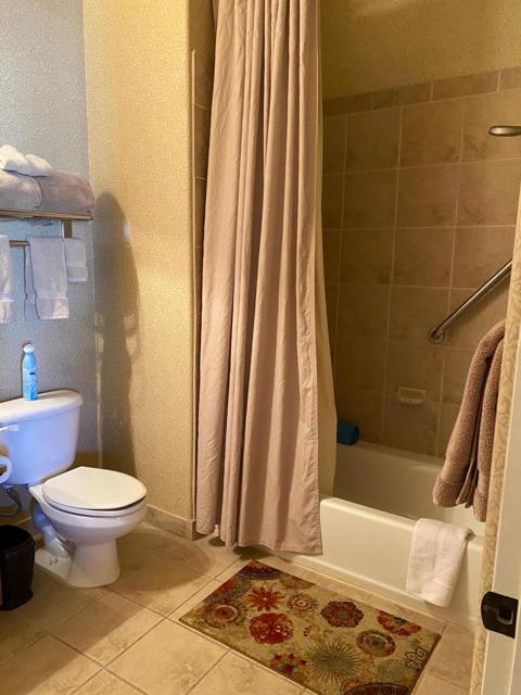 BEEVE - MASTER BATH SHOWER