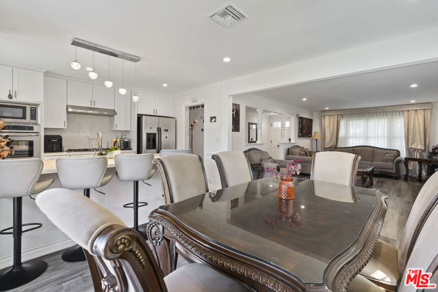22509 Saticoy Street photo 6
