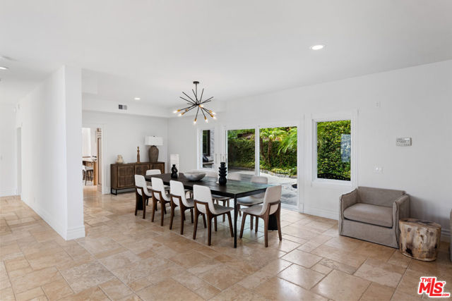 27931 Winding Way, Malibu CA: https://media.crmls.org/mediaz/677cd701-27e7-4c8f-b6d4-c894a90dbf1d.jpg