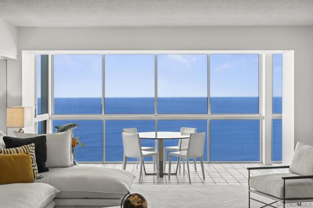 939 Coast Blvd, La Jolla CA: https://media.crmls.org/mediaz/677ce5f9-140b-4a8b-b33f-5a68d315edb8.jpg