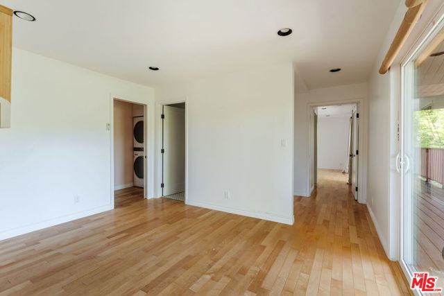 2344 Sunset Heights Drive, Los Angeles CA: https://media.crmls.org/mediaz/677cf789-bea0-498a-8c79-1f949eccdb9e.jpg