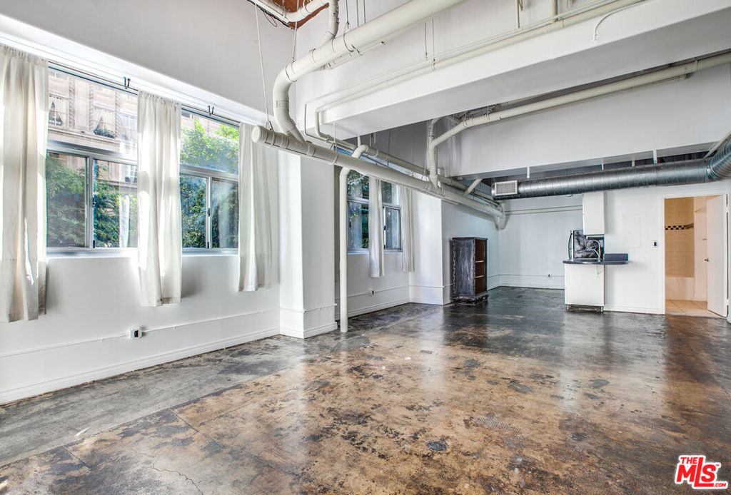215 W 7th Street #201