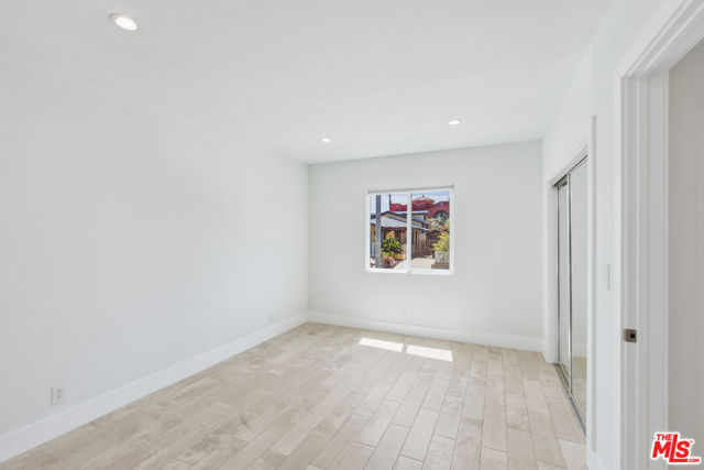 869 Warren Avenue photo 14
