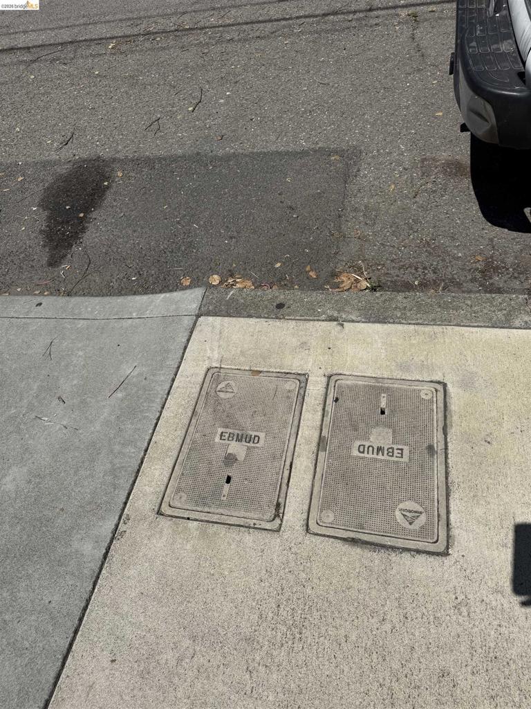 https://media.crmls.org/mediaz/677e3048-f491-4945-afac-e31c9d47efd1.jpg?preset=X-Large