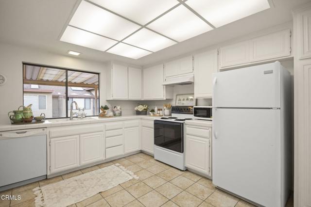 29221 Village 29, Camarillo CA: https://media.crmls.org/mediaz/677f364f-1387-408a-868f-78c6d7194038.jpg