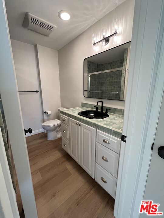 970 Palm Avenue, West Hollywood CA: https://media.crmls.org/mediaz/677f67a3-dd75-4041-b323-7abf6b921fa7.jpg