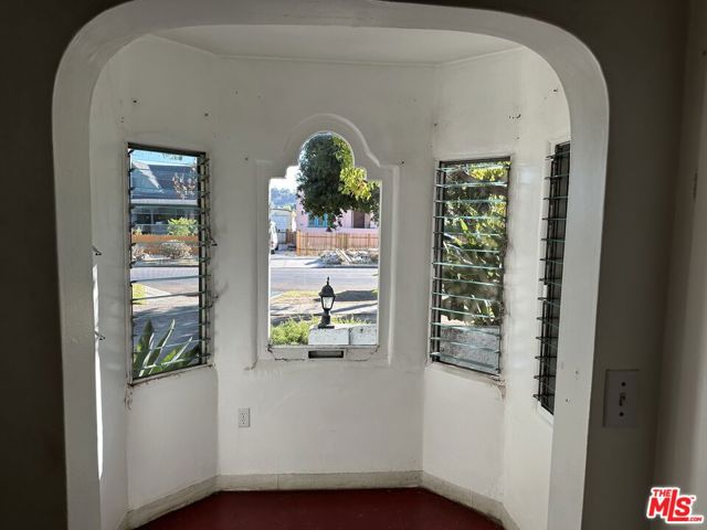 3231 Garden Avenue, Los Angeles CA: https://media.crmls.org/mediaz/67803266-ae61-4de9-9a6d-e1428f04350c.jpg