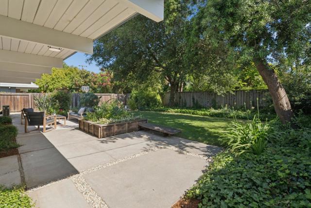 822 Dartshire Way, Sunnyvale CA: https://media.crmls.org/mediaz/6781cbe4-931b-4a12-b3fd-7058486615a0.jpg