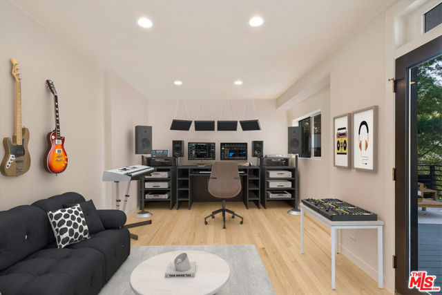 7209 Sunnydip Trail, Los Angeles CA: https://media.crmls.org/mediaz/6782414d-139f-41e7-bd1c-73f926042049.jpg
