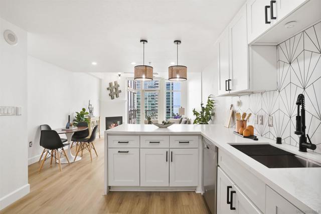 1240 India St, San Diego CA: https://media.crmls.org/mediaz/6782859b-f6c2-4898-9390-e3bd05823989.jpg
