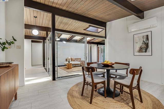 4004 Salem St, Concord CA: https://media.crmls.org/mediaz/6782dde8-ddb7-40bc-a1ff-b0031f047d33.jpg