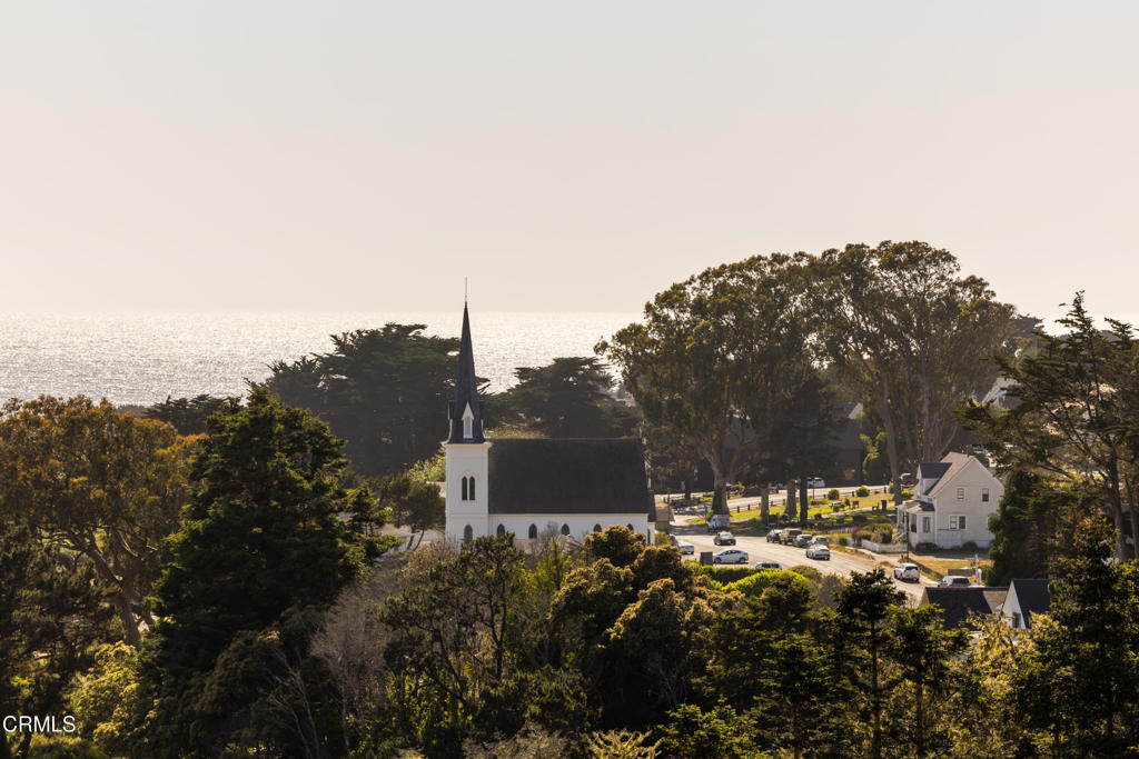 https://media.crmls.org/mediaz/6782ebe6-a73f-475e-a5ff-b5f52b035139.jpg?preset=X-Large