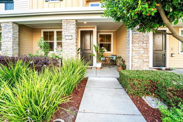 1233 Bockman, San Lorenzo CA: https://media.crmls.org/mediaz/67832351-47f5-4983-90f4-49fd8551f522.jpg