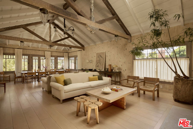 239 W Channel Road, Santa Monica CA: https://media.crmls.org/mediaz/678375fd-6bde-4ec6-a2be-b9148a45469c.jpg