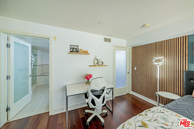 600 S Ridgeley Drive, Los Angeles CA: https://media.crmls.org/mediaz/6783c07f-611c-46c0-80f2-6e8db95e16bb.jpg