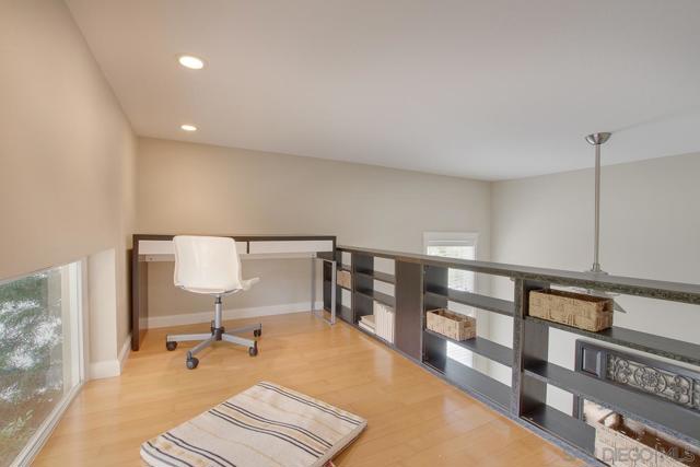 2537 Carriagedale Row, La Jolla CA: https://media.crmls.org/mediaz/6785027c-7cea-4b7c-961c-fcbf3096bfba.jpg