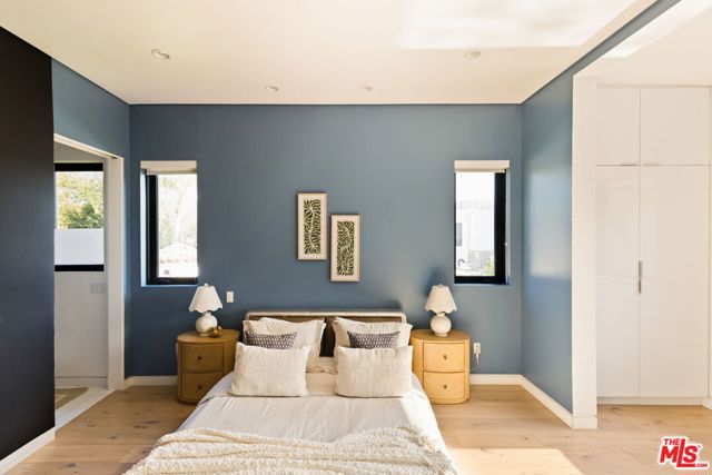 425 N Alfred Street, Los Angeles CA: https://media.crmls.org/mediaz/6785563d-fc1f-4766-b444-bda25eafbf30.jpg