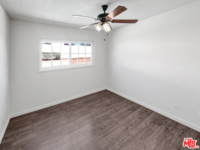 2294 Caldwell Avenue photo 3