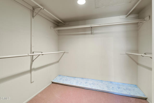 712 Rosebud Drive, Oxnard CA: https://media.crmls.org/mediaz/67861593-c9fd-4e62-b33d-a1cc5ba4005f.jpg