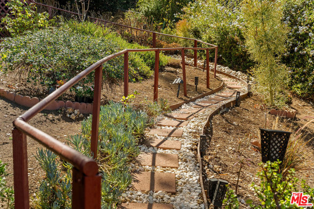 1441 Columbia Drive, Glendale CA: https://media.crmls.org/mediaz/67865600-2ccc-4ff5-8a8a-b4a07dba7eae.jpg