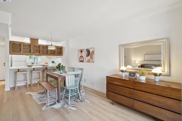 1105 Fontana Dr, Alameda CA: https://media.crmls.org/mediaz/6786aec5-204f-42b7-badc-90bf538d05c2.jpg