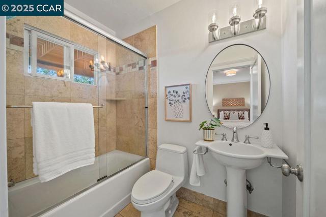 921 Foye Drive, Lafayette CA: https://media.crmls.org/mediaz/6786ef08-b627-4177-9ad9-0240b915ca7c.jpg